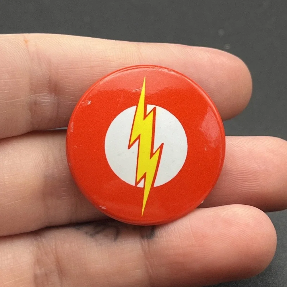 2006 DC Comics‎ The Flash Button Pin